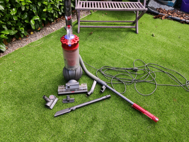 Dyson upright rollerball pet vacuum 